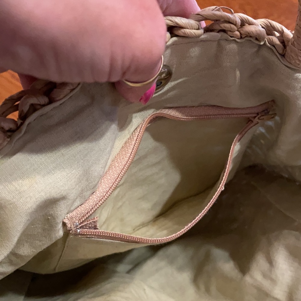 Straw Purse - Picture 5 of 10